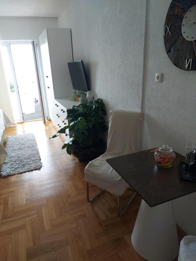 Apartments Iris Брела Экстерьер фото