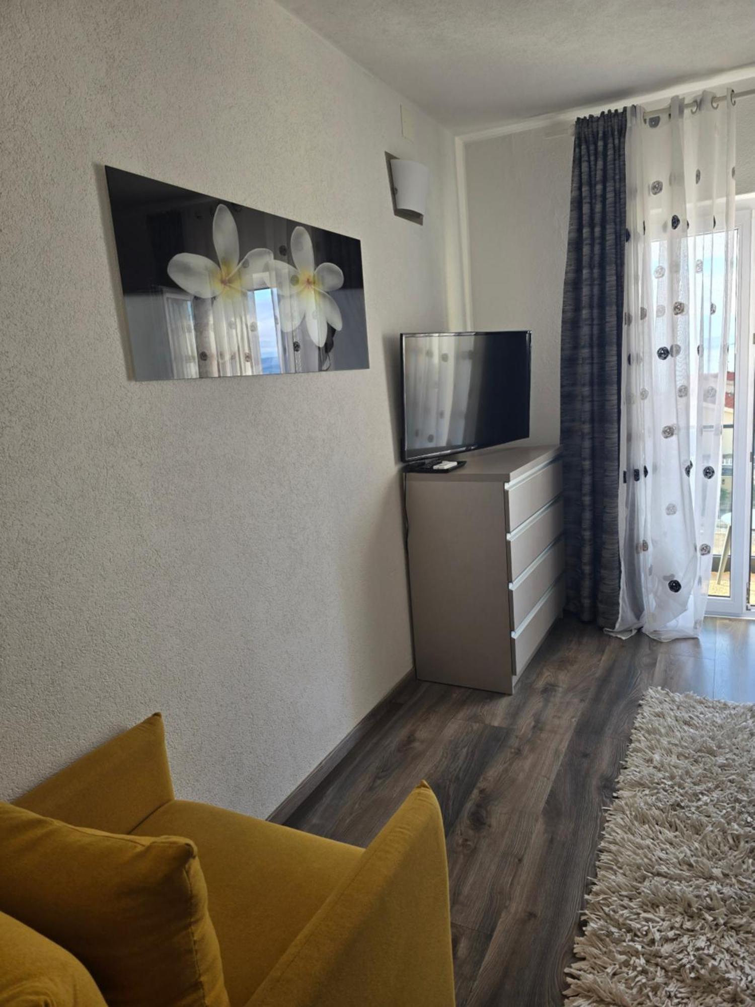 Apartments Iris Брела Экстерьер фото